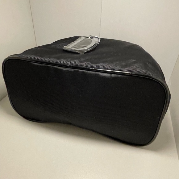 Description
Dior beauty cosmetic bag
14.5x12x5cm - Picture 5 of 10